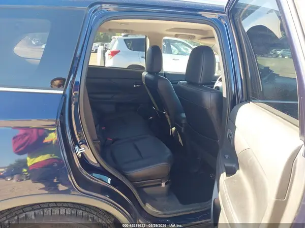 JA4JZ4AX4JZ048573 2018 MITSUBISHI OUTLANDER - Image 8