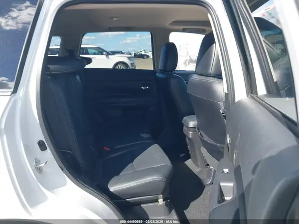 JA4JZ4AX7HZ059223 2017 MITSUBISHI OUTLANDER - Image 8