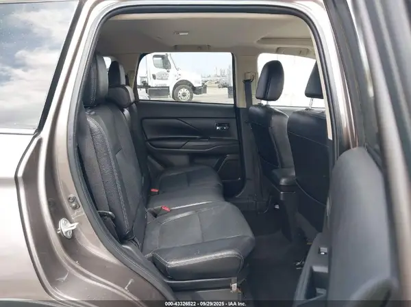JA4JZ4AX9HZ056257 2017 MITSUBISHI OUTLANDER - Image 8