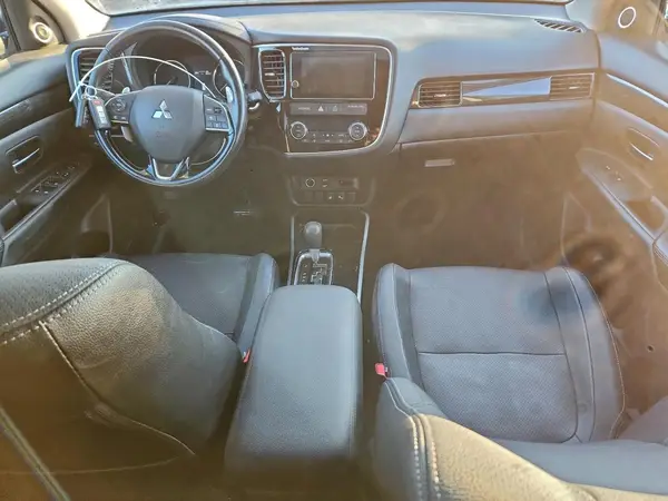 JA4JZ4AXXHZ021078 2017 MITSUBISHI OUTLANDER - Image 8