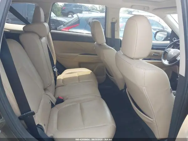 JA4JZ4AXXHZ056963 2017 MITSUBISHI OUTLANDER - Image 8