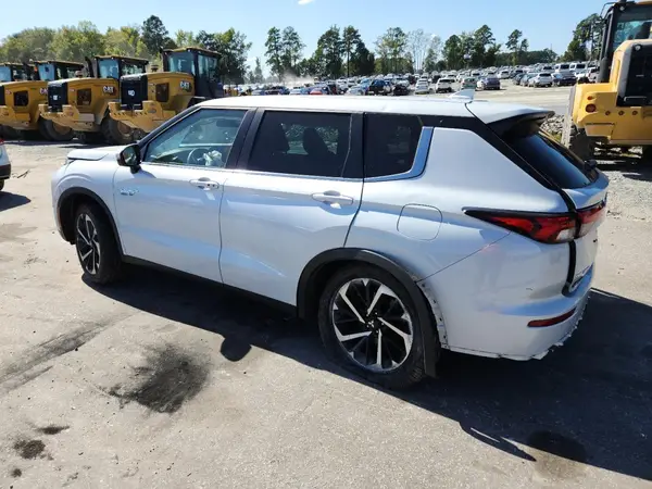 JA4T5UA92PZ040017 2023 MITSUBISHI OUTLANDER - Image 2