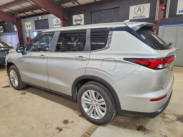 JA4T5UA96RZ033039 2024 MITSUBISHI OUTLANDER - Image 2