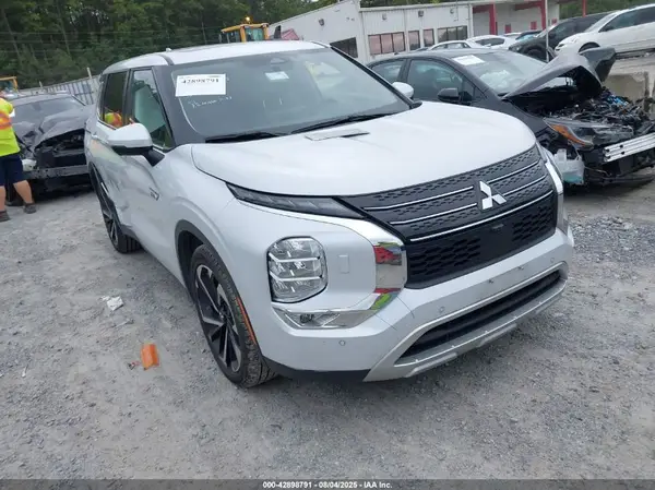 JA4T5UA98PZ062717 2023 MITSUBISHI OUTLANDER - Image 1