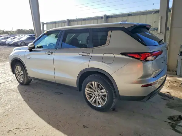 JA4T5UA99RZ033181 2024 MITSUBISHI OUTLANDER - Image 2