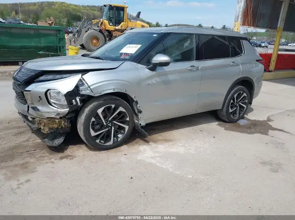 JA4T5VA90PZ029815 2023 MITSUBISHI OUTLANDER - Image 2