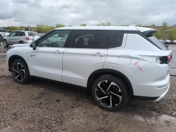 JA4T5VA90SZ000727 2025 MITSUBISHI OUTLANDER - Image 2
