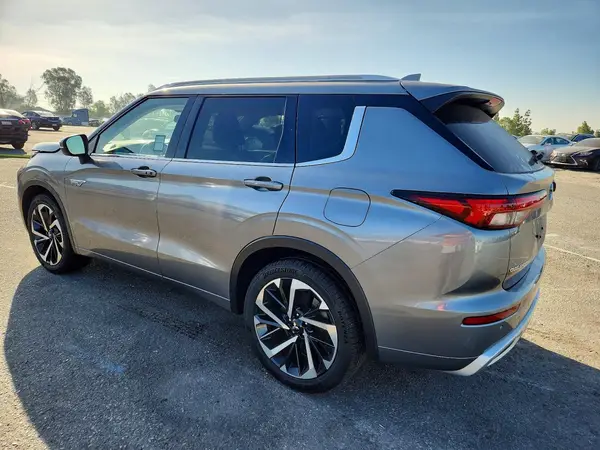 JA4T5VA91PZ058501 2023 MITSUBISHI OUTLANDER - Image 2
