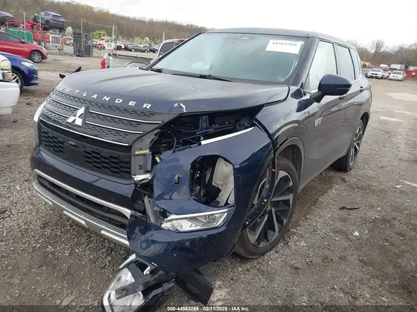 JA4T5VA93SZ039182 2025 MITSUBISHI OUTLANDER - Image 2