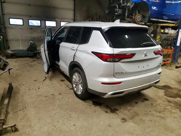 JA4T5VA94SZ605219 2025 MITSUBISHI OUTLANDER - Image 2