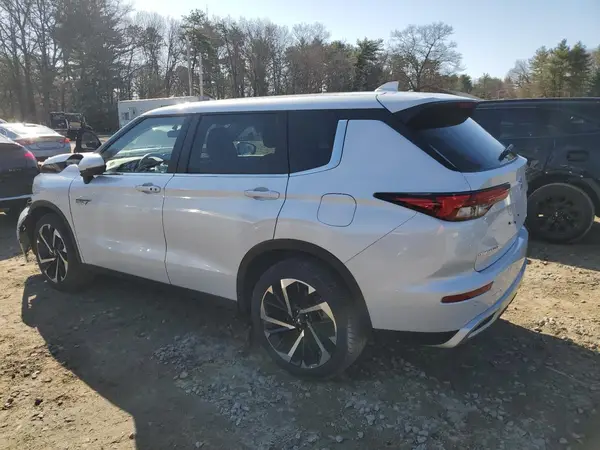 JA4T5VA95RZ064045 2024 MITSUBISHI OUTLANDER - Image 2