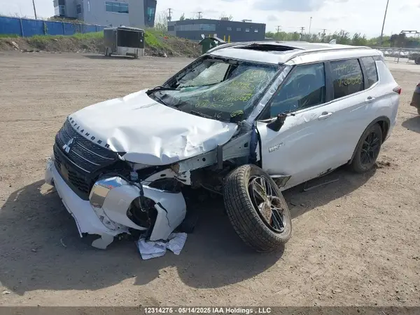 JA4T5VA95RZ604008 2024 MITSUBISHI OUTLANDER - Image 2