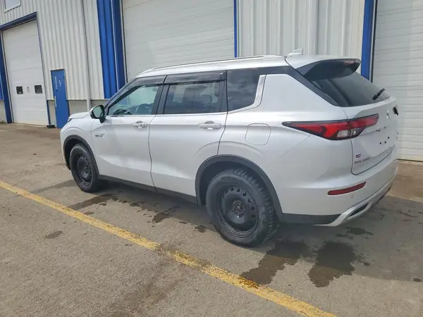 JA4T5VA95SZ605410 2025 MITSUBISHI OUTLANDER - Image 2