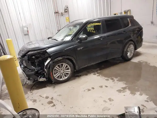 JA4T5VA96SZ621258 2025 MITSUBISHI OUTLANDER - Image 2