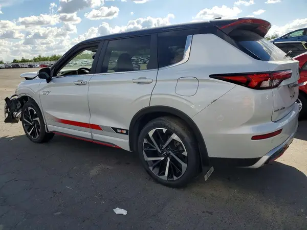 JA4T5VA97RZ073877 2024 MITSUBISHI OUTLANDER - Image 2