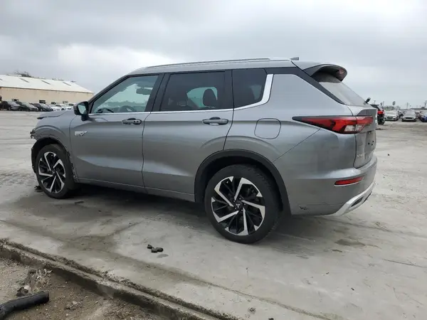 JA4T5VA99PZ032986 2023 MITSUBISHI OUTLANDER - Image 2