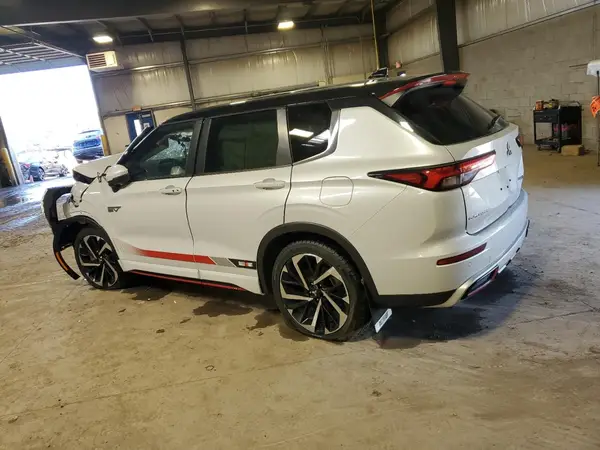 JA4T5VA99RZ069572 2024 MITSUBISHI OUTLANDER - Image 2