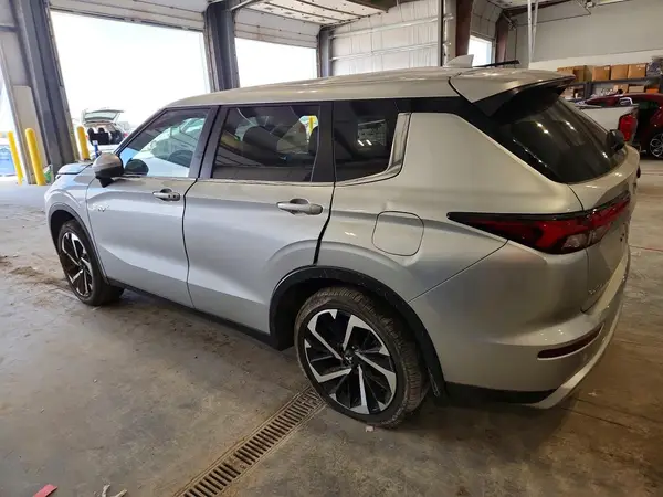 JA4T5VA99SZ041390 2025 MITSUBISHI OUTLANDER - Image 2