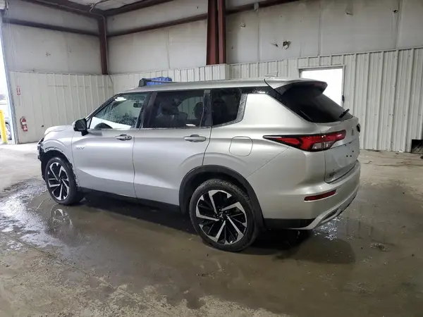 JA4T5VA9XRZ054594 2024 MITSUBISHI OUTLANDER - Image 2