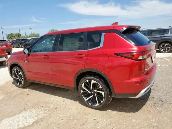 JA4T5VA9XSZ000914 2025 MITSUBISHI OUTLANDER - Image 2