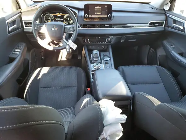 JA4T5VA9XSZ605192 2025 MITSUBISHI OUTLANDER - Image 8