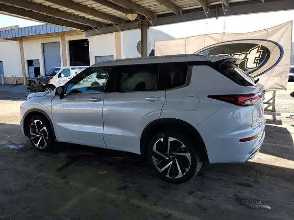 JA4T5WA97RZ066949 2024 MITSUBISHI OUTLANDER - Image 2