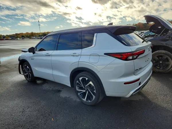 JA4T5WA97SZ004165 2025 MITSUBISHI OUTLANDER - Image 2