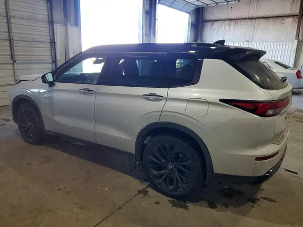JA4T5WA97SZ012069 2025 MITSUBISHI OUTLANDER - Image 2