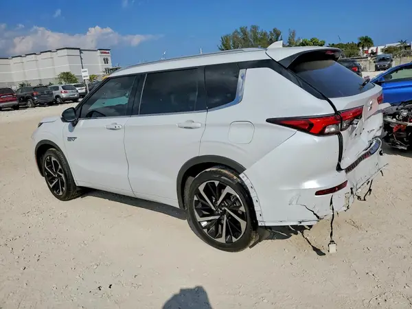 JA4T5WA97SZ039417 2025 MITSUBISHI OUTLANDER - Image 2