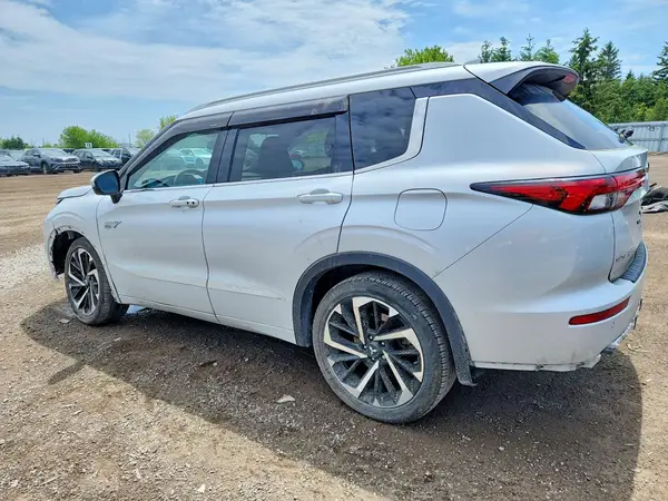 JA4T5WA99RZ613204 2024 MITSUBISHI OUTLANDER - Image 2