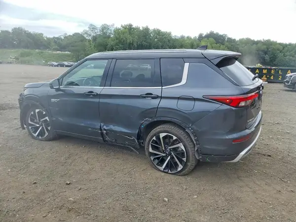 JA4T5WA99SZ042299 2025 MITSUBISHI OUTLANDER - Image 2