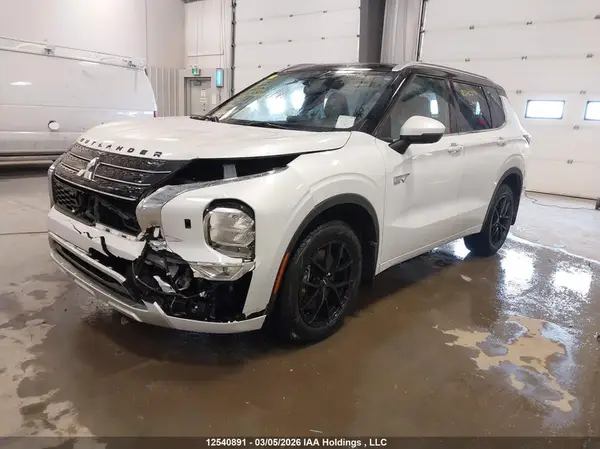 JA4T5WA9XRZ606794 2024 MITSUBISHI OUTLANDER - Image 2