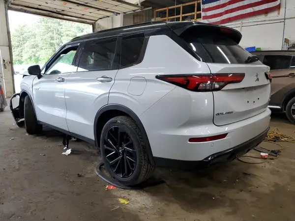 JA4T5WA9XSZ001194 2025 MITSUBISHI OUTLANDER - Image 2