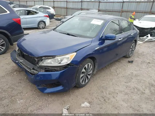 JHMCR6F31HC004333 2017 HONDA ACCORD - Image 2