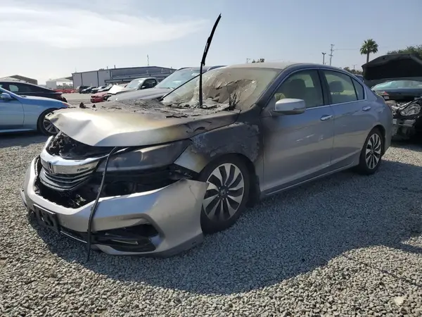 JHMCR6F31HC009886 2017 HONDA ACCORD - Image 1