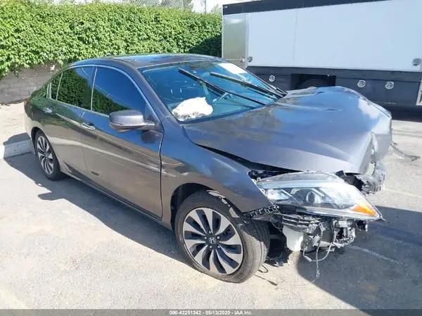 JHMCR6F32HC005913 2017 HONDA ACCORD - Image 1
