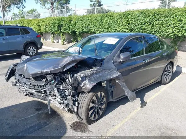 JHMCR6F32HC005913 2017 HONDA ACCORD - Image 2