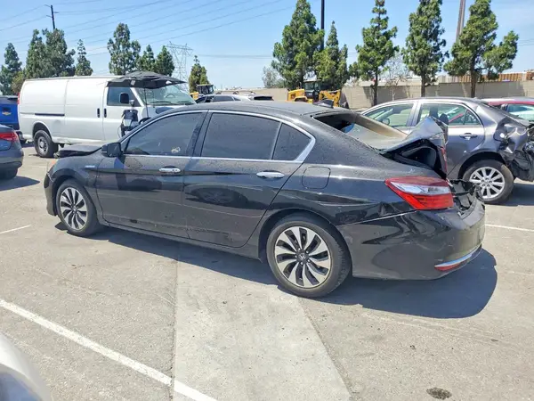 JHMCR6F32HC015390 2017 HONDA ACCORD - Image 2