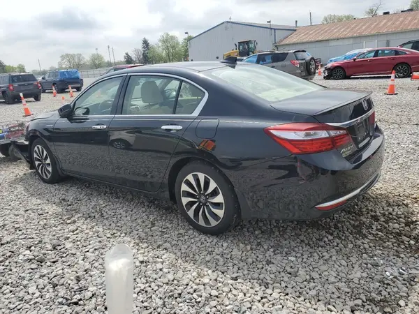JHMCR6F33HC010960 2017 HONDA ACCORD - Image 2