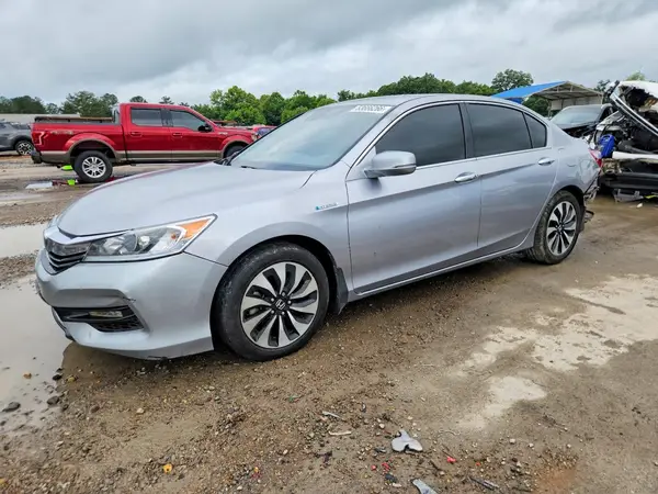 JHMCR6F34HC005895 2017 HONDA ACCORD - Image 1