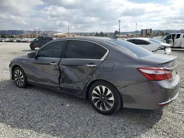 JHMCR6F36HC003825 2017 HONDA ACCORD - Image 2