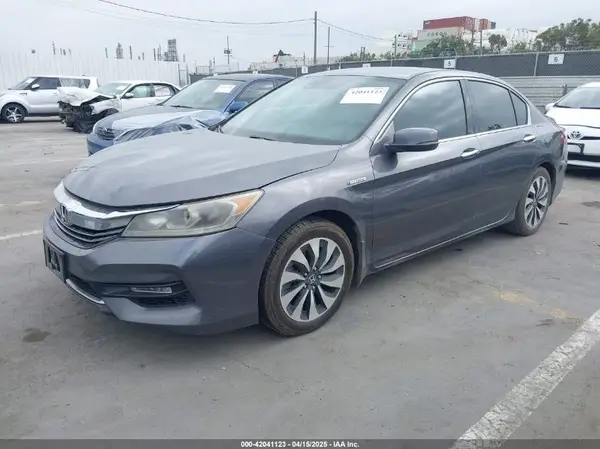 JHMCR6F36HC011990 2017 HONDA ACCORD - Image 2