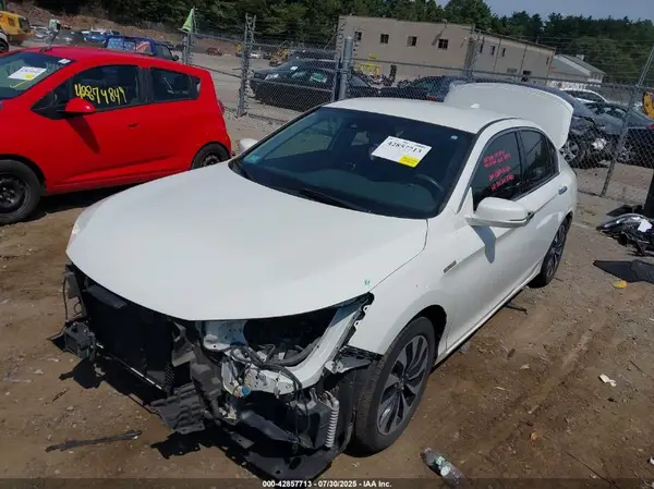 JHMCR6F36HC015960 2017 HONDA ACCORD - Image 2