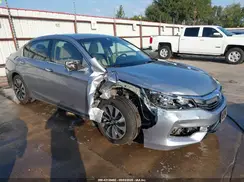 JHMCR6F38HC003812 2017 HONDA ACCORD
