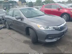 JHMCR6F38HC004555 2017 HONDA ACCORD