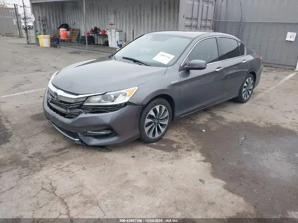 JHMCR6F38HC005902 2017 HONDA ACCORD - Image 2
