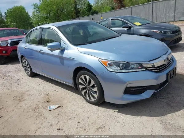 JHMCR6F38HC010968 2017 HONDA ACCORD - Image 1