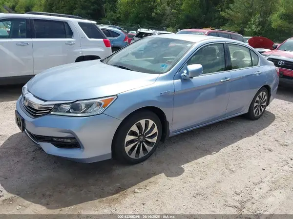 JHMCR6F38HC010968 2017 HONDA ACCORD - Image 2
