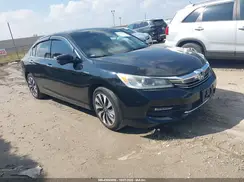 JHMCR6F38HC015992 2017 HONDA ACCORD