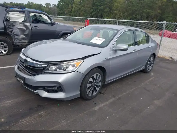 JHMCR6F39HC015578 2017 HONDA ACCORD - Image 2